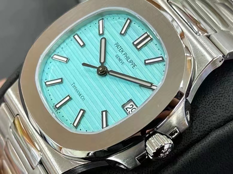 파텍필립 노틸러스 5711/1A-018 티파니